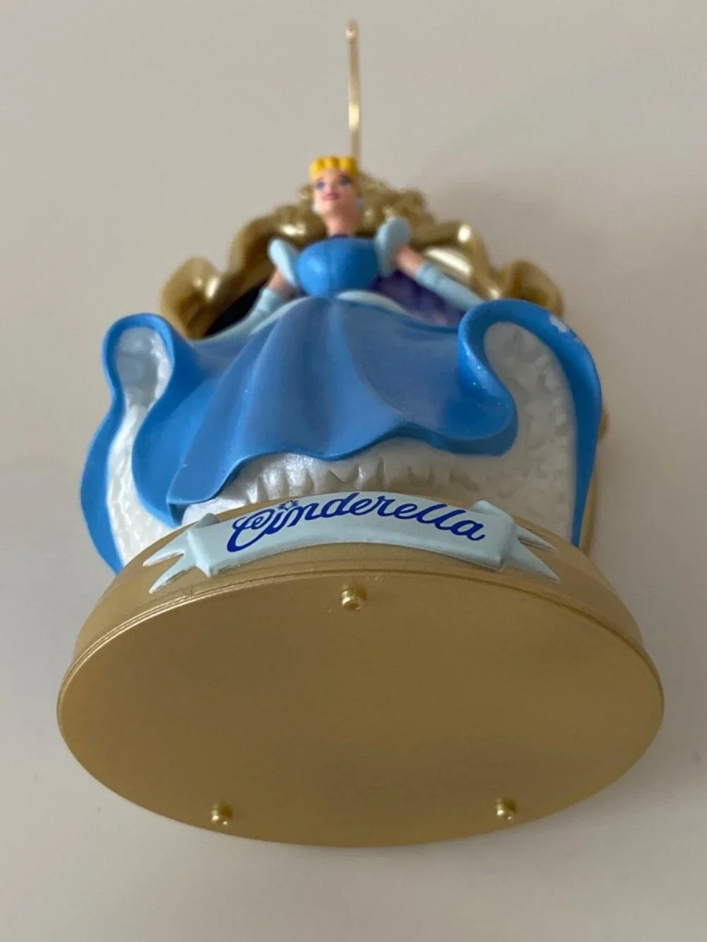 Hallmark 1997 Keepsake Disney Cinderella Ornament with Stand in box First Editio